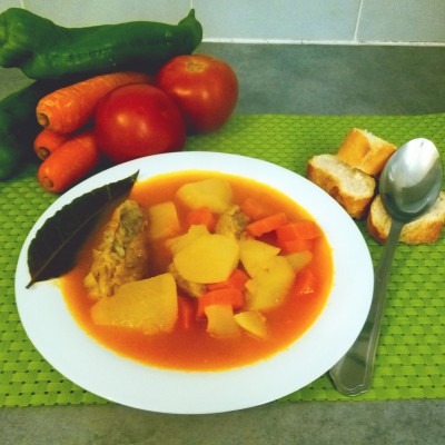 Plato de estofado con costilla de cerdo