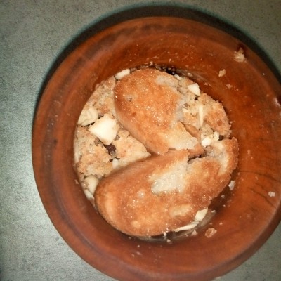 Majado de pan y almendras para receta de la salsa de almendras