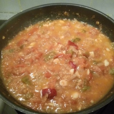 Verduras listas para la receta de la salsa de almendras