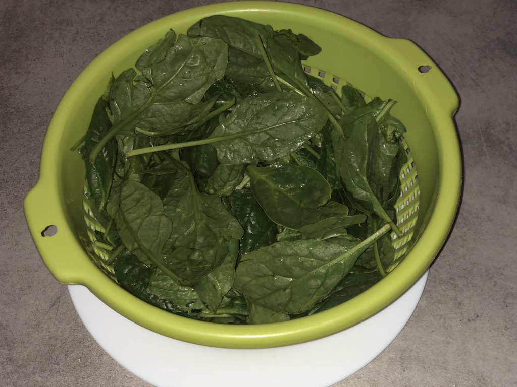 Espinacas para ensalada templada de espinacas, beicon y queso de cabra