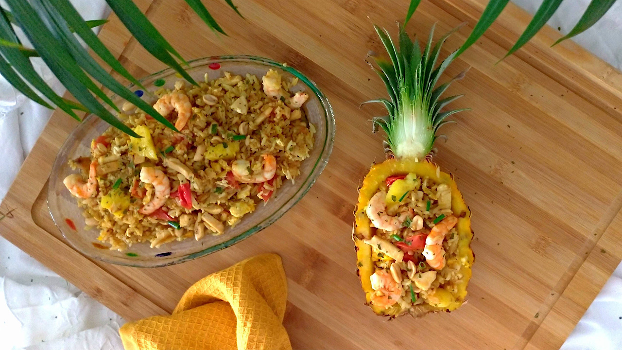 Arroz frito con piña (Khao Pad Saparod)