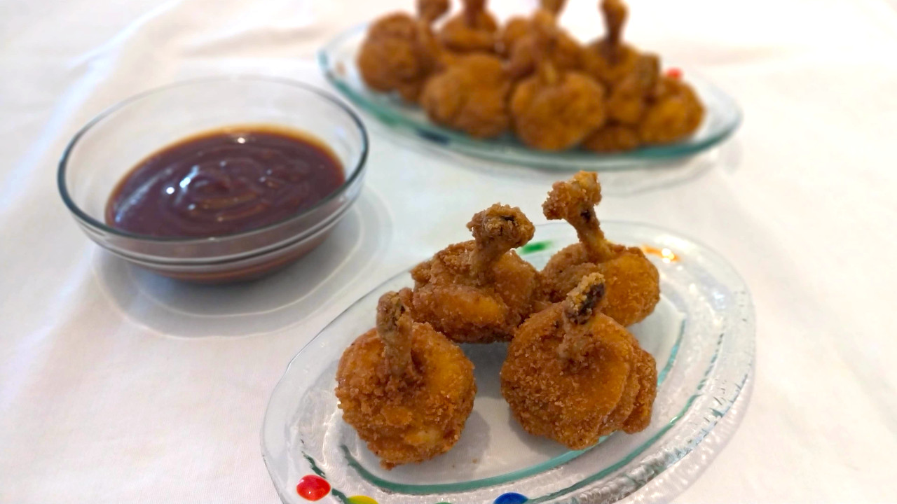 Bolas de pollo frito o chupachups de pollo
